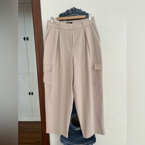 NWT Banana Republic cream cargo pants